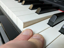 Load image into Gallery viewer, YAMAHA CLAVINOVA CLP-380PE DIGITAL PIANO + STOOL GLOSSY BLACK stock nr 24174