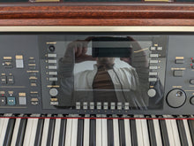 Load image into Gallery viewer, Yamaha Clavinova CVP-305 Digital Piano / arranger in mahogany stock nr 23158
