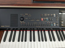 Load image into Gallery viewer, Yamaha Clavinova CVP-305 Digital Piano / arranger in mahogany stock nr 23158