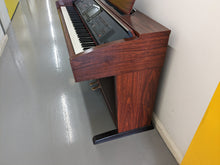 Load image into Gallery viewer, Yamaha Clavinova CVP-305 Digital Piano / arranger in mahogany stock nr 23158