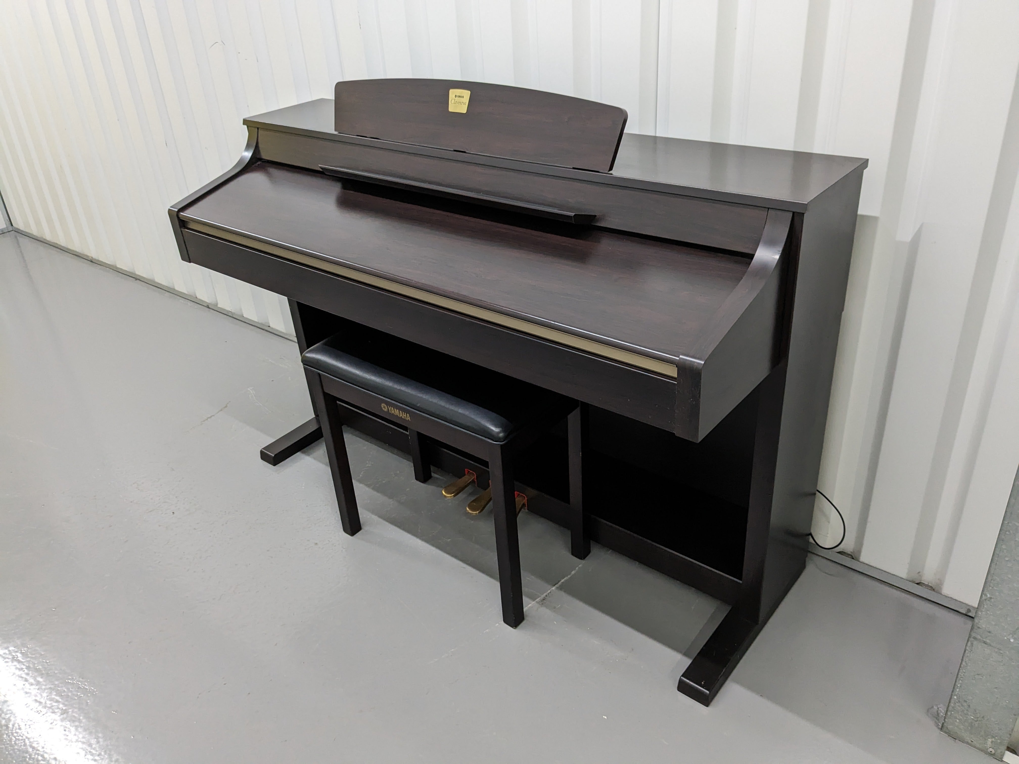 Yamaha Clavinova CLP-330 Digital Piano in dark rosewood finish