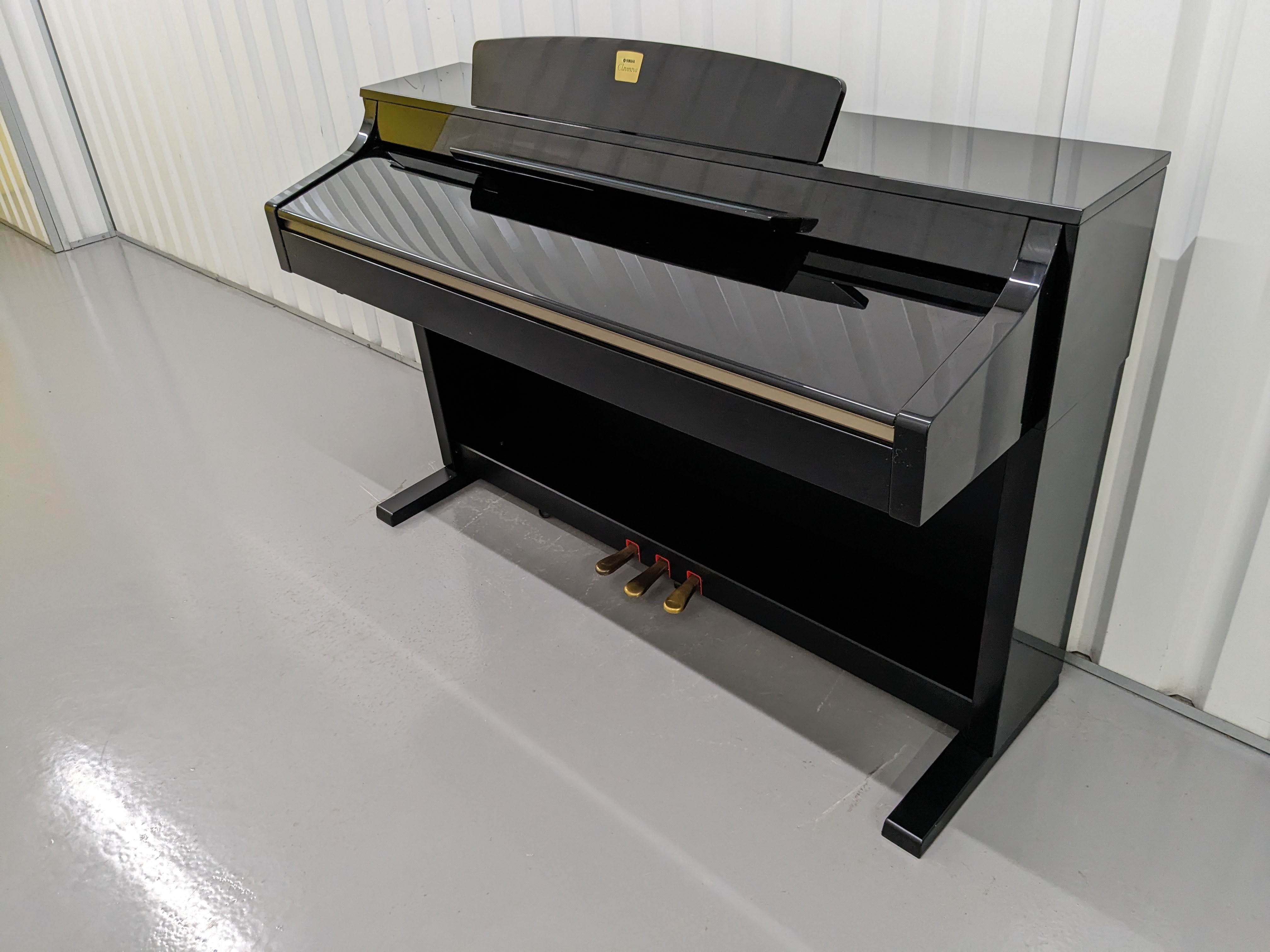 ヤマハCLP-330 Clavinova Yamaha Clavinova CLP-330 Digital Piano with matching stool