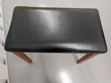 Load image into Gallery viewer, Yamaha Clavinova CLP-320 Digital Piano and stool in cherry wood, stock no 23182