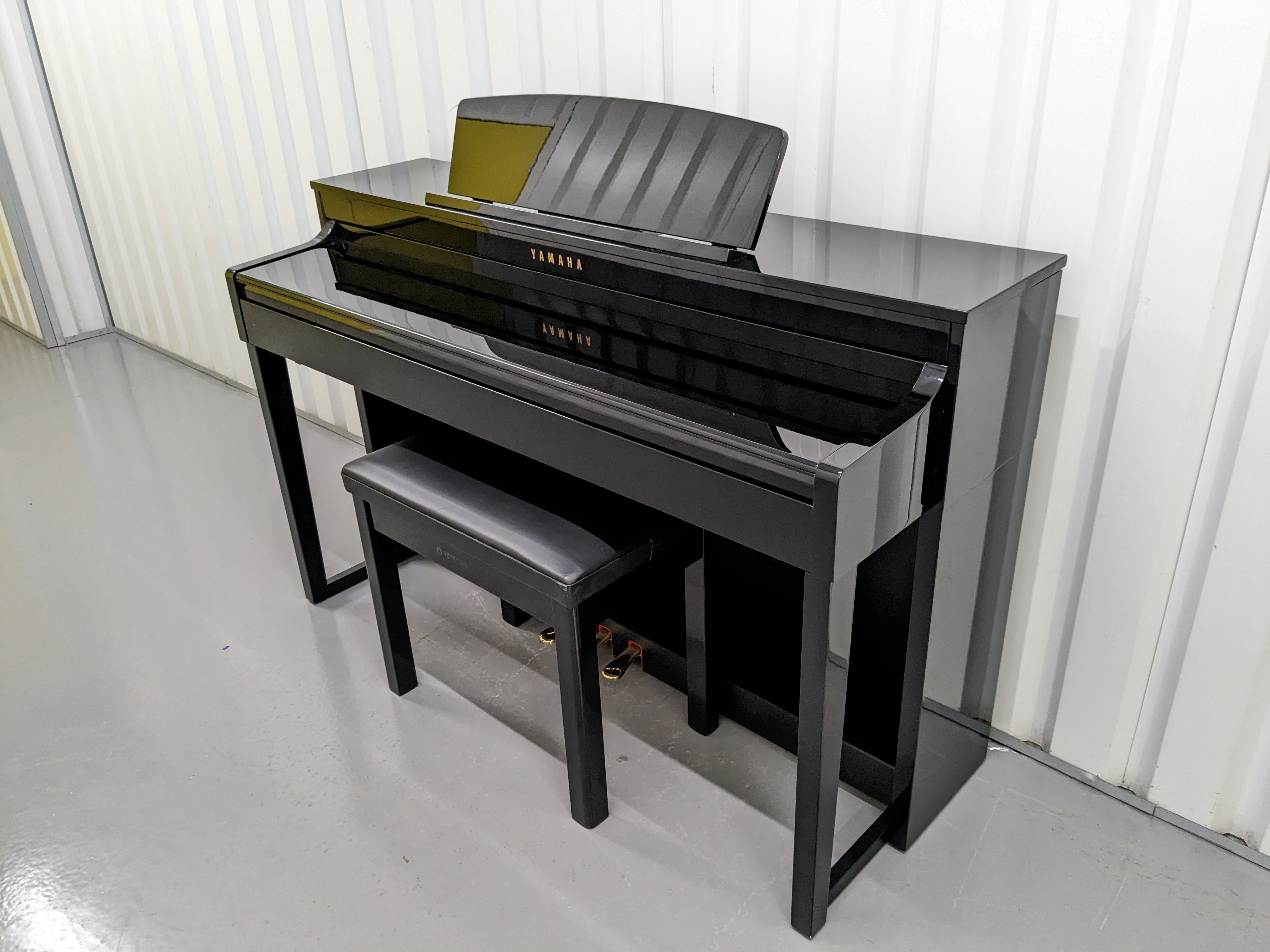 Yamaha Clavinova CLP-440PE Digital Piano polished ebony glossy