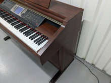 Load image into Gallery viewer, Yamaha Clavinova CVP-205 in mahogany with big speakers in base stock nr 23297