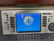 Load image into Gallery viewer, Yamaha Clavinova CVP-205 in mahogany with big speakers in base stock nr 23297