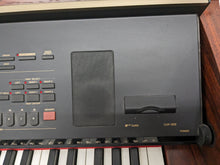 Load image into Gallery viewer, Yamaha Clavinova CVP-305 Digital Piano / arranger in mahogany stock nr 23351