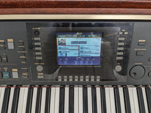 Load image into Gallery viewer, Yamaha Clavinova CVP-305 Digital Piano / arranger in mahogany stock nr 23351
