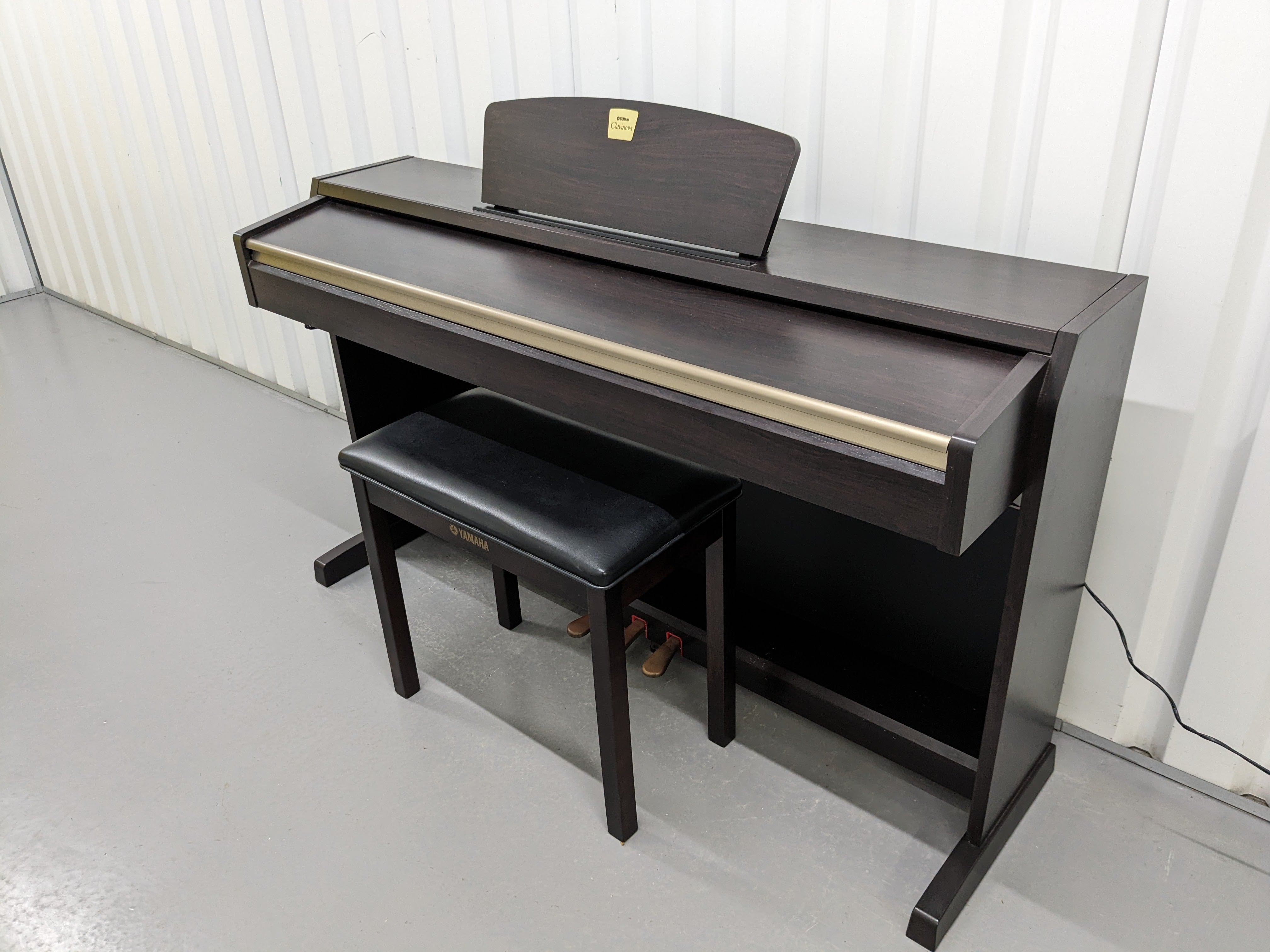 Yamaha Clavinova CLP-220 Digital Piano and stool rosewood finish