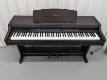 Load image into Gallery viewer, Yamaha Clavinova CLP-820 Digital Piano in dark rosewood stock nr 23419