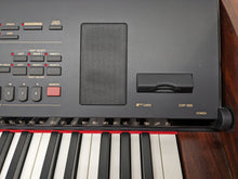 Load image into Gallery viewer, Yamaha Clavinova CVP-305 Digital Piano / arranger in mahogany stock nr 23477