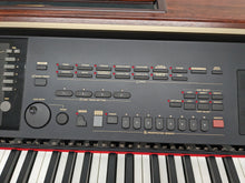 Load image into Gallery viewer, Yamaha Clavinova CVP-305 Digital Piano / arranger in mahogany stock nr 23477