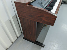 Load image into Gallery viewer, Yamaha Clavinova CVP-305 Digital Piano / arranger in mahogany stock nr 23477