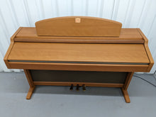 Load image into Gallery viewer, Yamaha Clavinova CLP-950 Digital Piano in cherry wood / light oak stock nr 24070