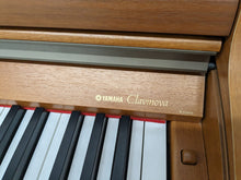 Load image into Gallery viewer, Yamaha Clavinova CLP-950 Digital Piano in cherry wood / light oak stock nr 24070