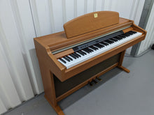 Load image into Gallery viewer, Yamaha Clavinova CLP-950 Digital Piano in cherry wood / light oak stock nr 24070