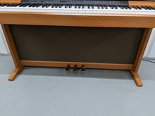 Load image into Gallery viewer, Yamaha Clavinova CLP-950 Digital Piano in cherry wood / light oak stock nr 24070