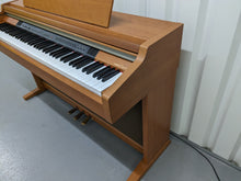 Load image into Gallery viewer, Yamaha Clavinova CLP-950 Digital Piano in cherry wood / light oak stock nr 24070