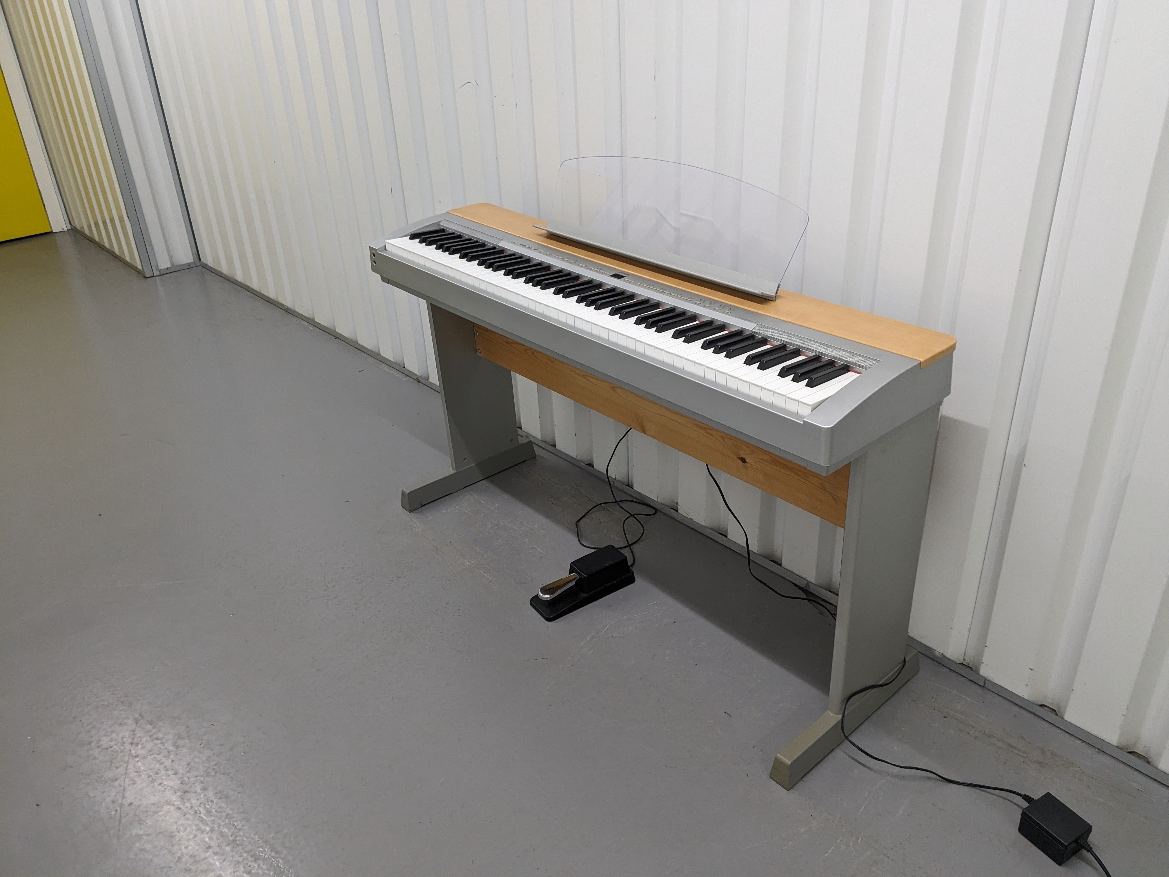 Yamaha P-140 88 Key Weighted Keys Portable piano + stand + pedal