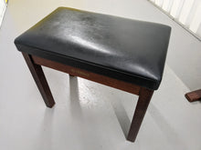 Load image into Gallery viewer, Yamaha Clavinova CLP-970 Digital Piano and stool in mahogany stock nr 25503