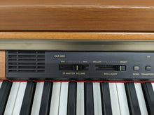 Load image into Gallery viewer, Yamaha Clavinova CLP-950 Digital Piano in cherry wood / light oak stock nr 24162