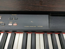 Load image into Gallery viewer, Yamaha Clavinova CLP-820 Digital Piano in dark rosewood stock nr 24168