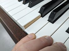 Load image into Gallery viewer, Yamaha Clavinova CLP-280 in Polished Glossy Mahogany finish stock nr 24130