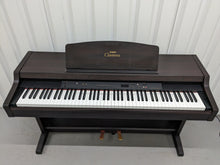 Load image into Gallery viewer, Yamaha Clavinova CLP-820 Digital Piano in dark rosewood stock nr 24250