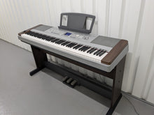 Load image into Gallery viewer, Yamaha DGX-640 rosewood portable grand piano keyboard 3 pedals stock #24261