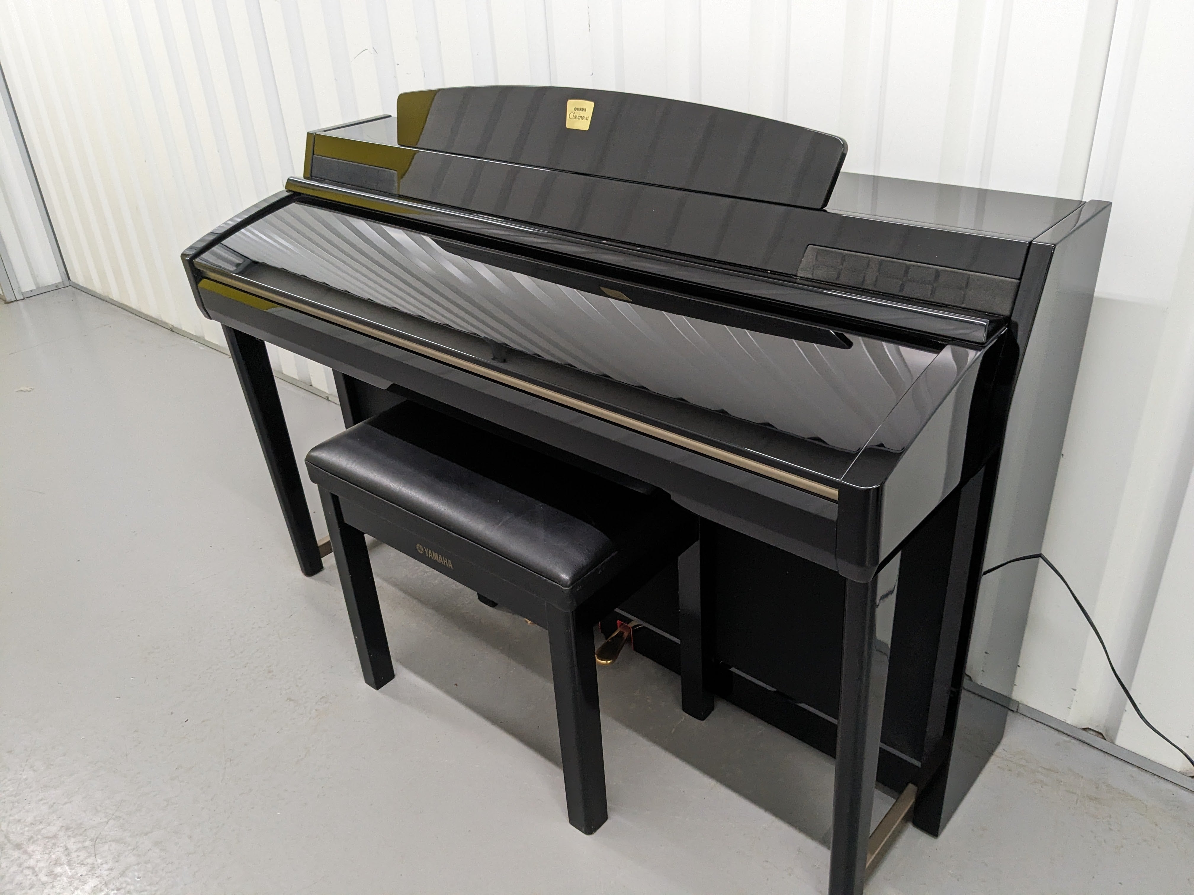 Yamaha Clavinova CLP-280 in Polished glossy black + matching stool