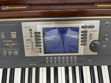 Load image into Gallery viewer, Yamaha Clavinova CVP-206 piano arranger in mahogany finish stock nr 24324