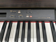 Load image into Gallery viewer, YAMAHA CLAVINOVA CLP-880 high end Digital Piano in dark rosewood Stock nr 24248