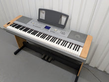 Load image into Gallery viewer, Yamaha DGX-640 rosewood portable grand piano keyboard 3 pedals stock #24373