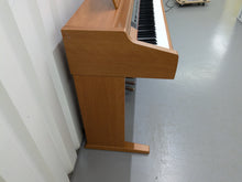 Load image into Gallery viewer, Yamaha Clavinova CLP-950 Digital Piano in cherry wood finish stock nr 24423