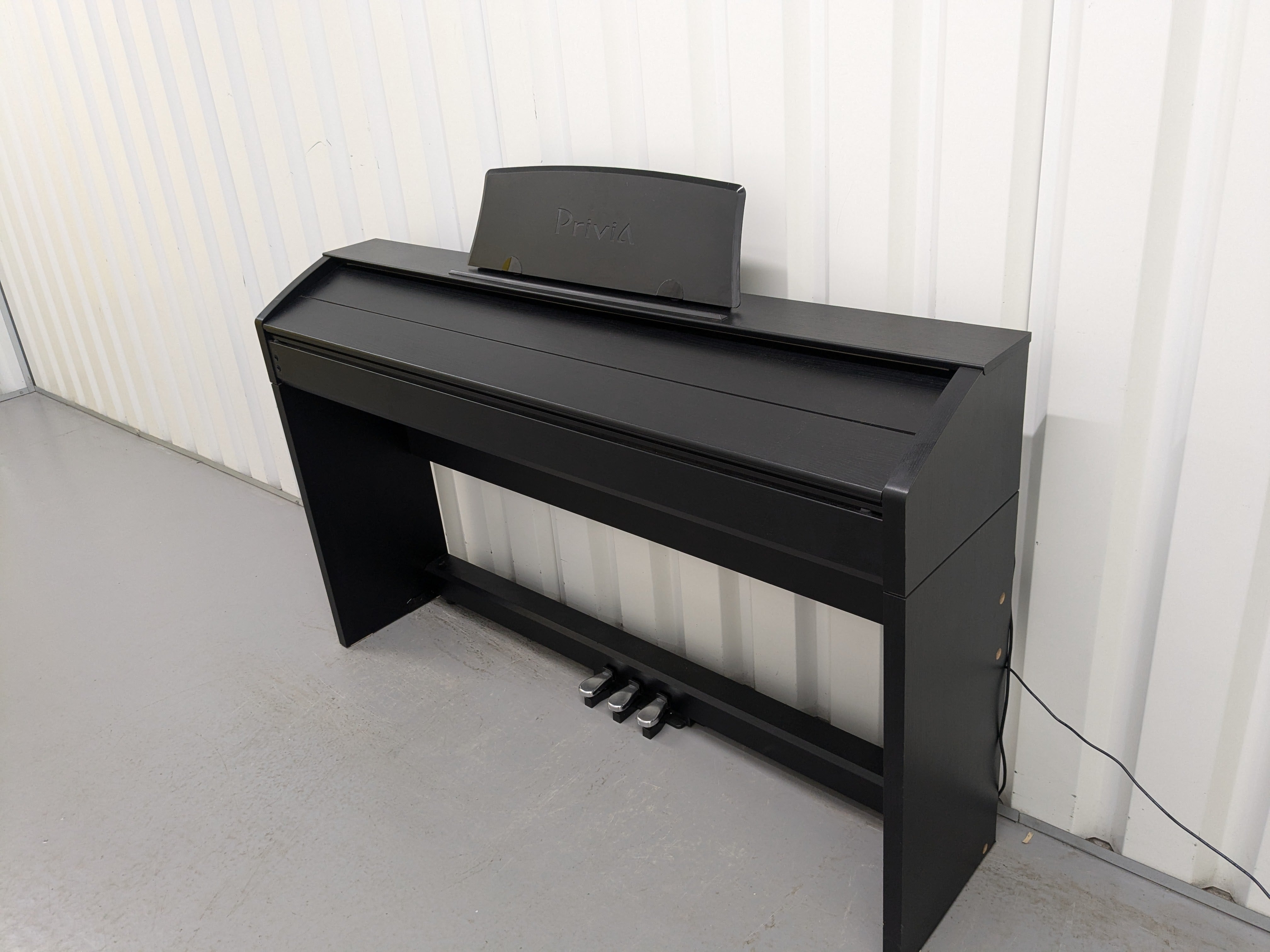 PX-750BK/WE/BN Appearance - Privia Digital Pianos