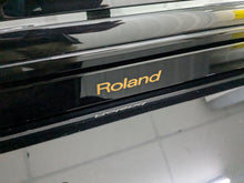 Load image into Gallery viewer, Roland HP506 Digital Piano glossy black wooden action keys + stool Stock nr 24443