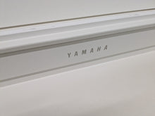 Load image into Gallery viewer, Yamaha Clavinova CLP-735 in satin white with heigh-adjustable stool stock nr 24465