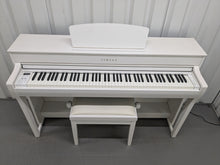 Load image into Gallery viewer, Yamaha Clavinova CLP-735 in satin white with heigh-adjustable stool stock nr 24465