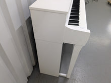Load image into Gallery viewer, Yamaha Clavinova CLP-735 in satin white with heigh-adjustable stool stock nr 24465