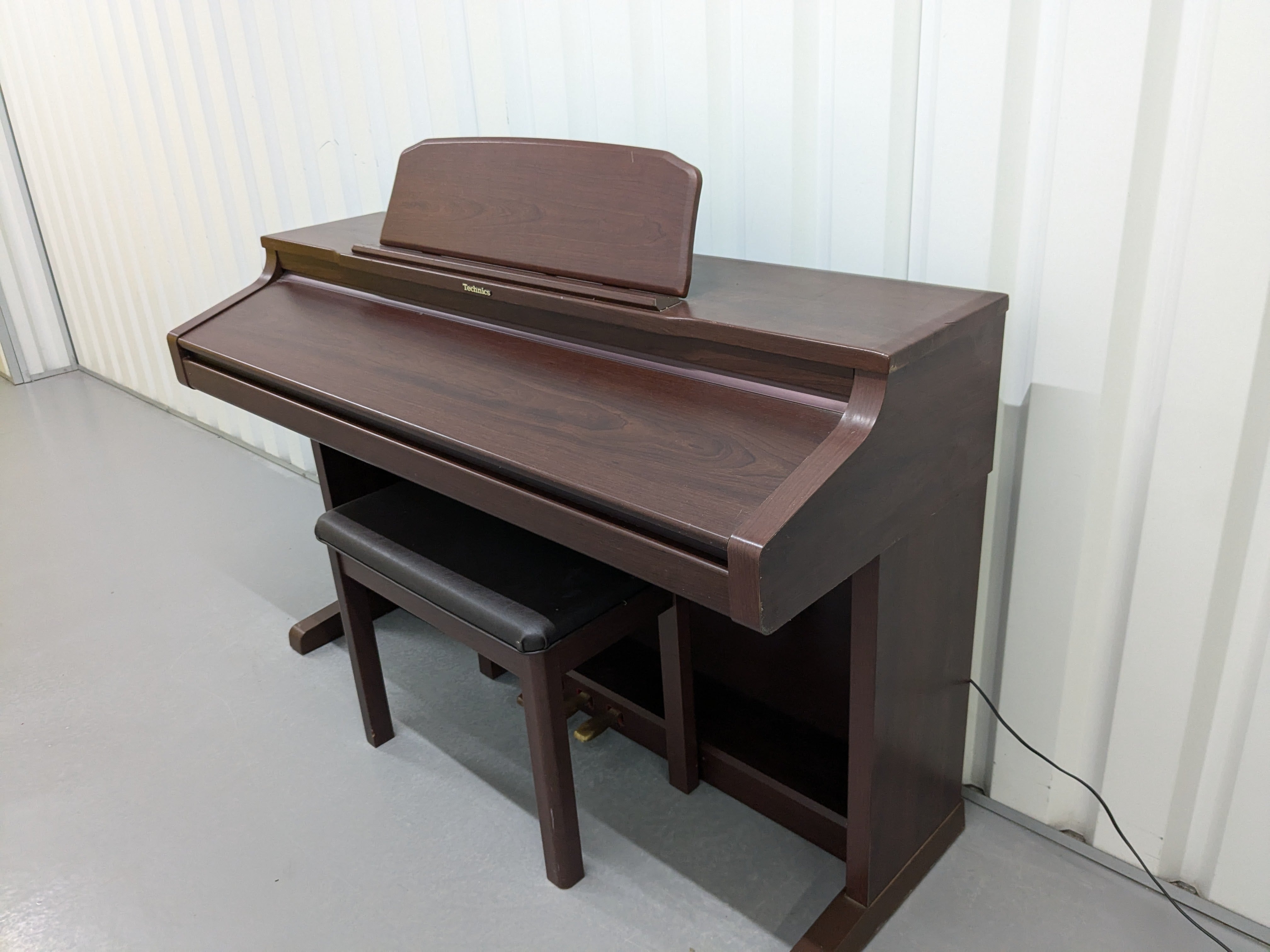 TECHNICS SX-PX336 DIGITAL PIANO AND STOOL IN MAHOGANY stock number TECHNICS SX-PX336 DIGITAL PIANO AND STOOL IN MAHOGANY stock number