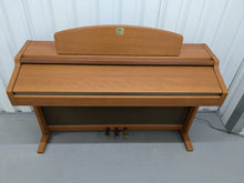 Load image into Gallery viewer, Yamaha Clavinova CLP-950 Digital Piano in cherry wood finish stock nr 24571