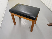 Load image into Gallery viewer, Yamaha Clavinova CLP-330 Digital Piano and stool cherry wood finish stock #24612