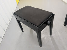 Load image into Gallery viewer, YAMAHA CLAVINOVA CLP-370PE DIGITAL PIANO + STOOL IN GLOSSY BLACK stock nr 25328