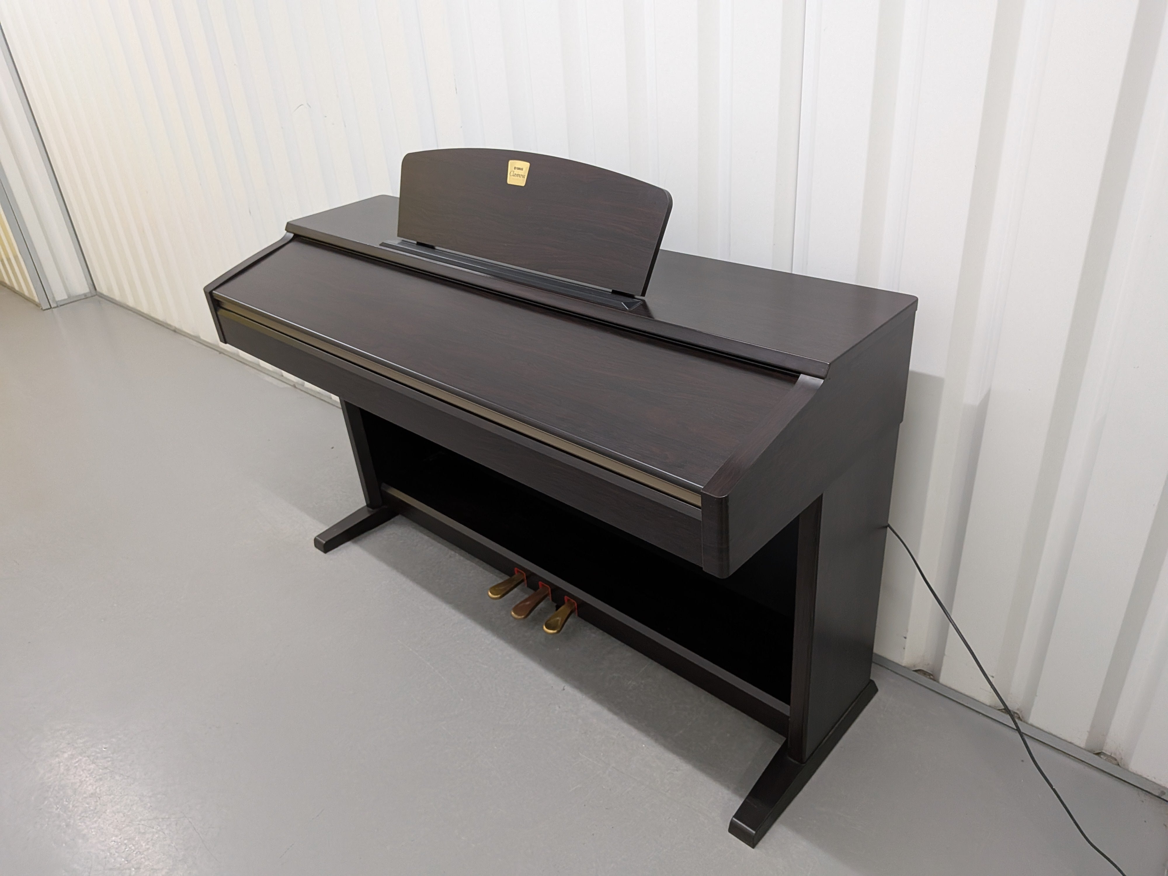 Yamaha Clavinova CLP-120 Digital Piano in dark rosewood stock