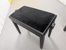 Load image into Gallery viewer, Yamaha Clavinova CLP-470 in dark rosewood with wooden keys action + stool #25546