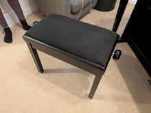 Load image into Gallery viewer, Yamaha Clavinova CLP-835 Digital Piano Polished Ebony + stool stock nr 26132