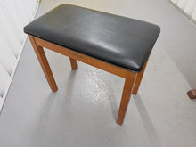 Load image into Gallery viewer, Yamaha Clavinova CVP-301 Digital Piano / arranger and stool cherry wood stock #26230
