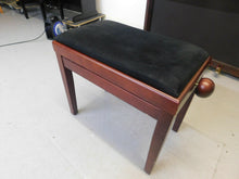 Load image into Gallery viewer, YAMAHA CLAVINOVA CLP-950 Digital Piano in mahogany with stool stock nr 22058