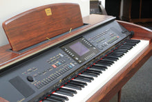 Load image into Gallery viewer, Yamaha Clavinova CVP-305M Digital Piano / arranger in mahogany stock nr 22105