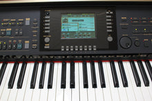 Load image into Gallery viewer, Yamaha Clavinova CVP-305M Digital Piano / arranger in mahogany stock nr 22105
